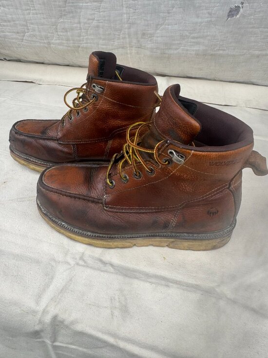 Mens Wolverine Moc-Toe work boots 10.5 slightly used main image 10
